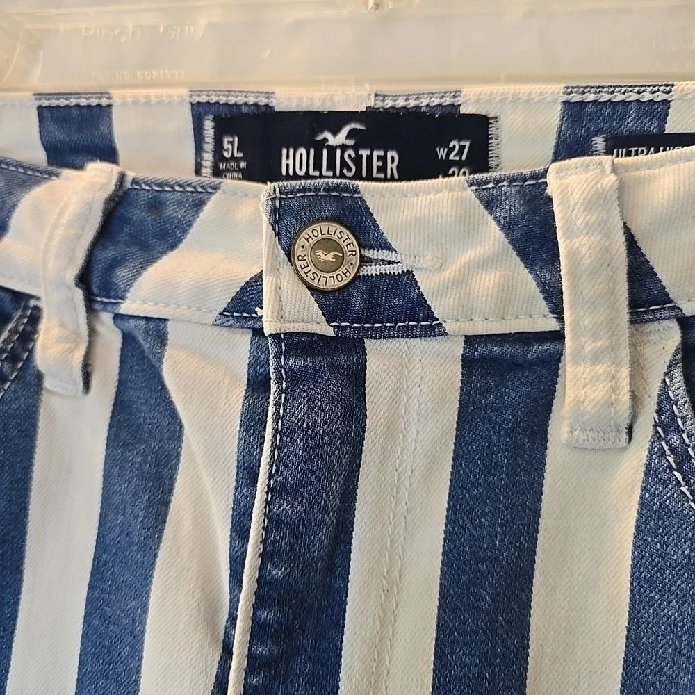 Hollister Women's Ultra High Rise Mom‎ Jean Blue/White Striped Sz 5L Festival